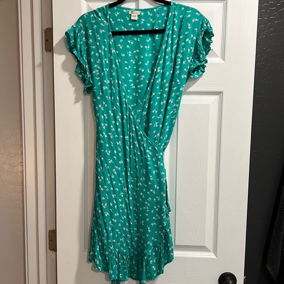 Billabong Wrap Dress - Picture 1 of 3